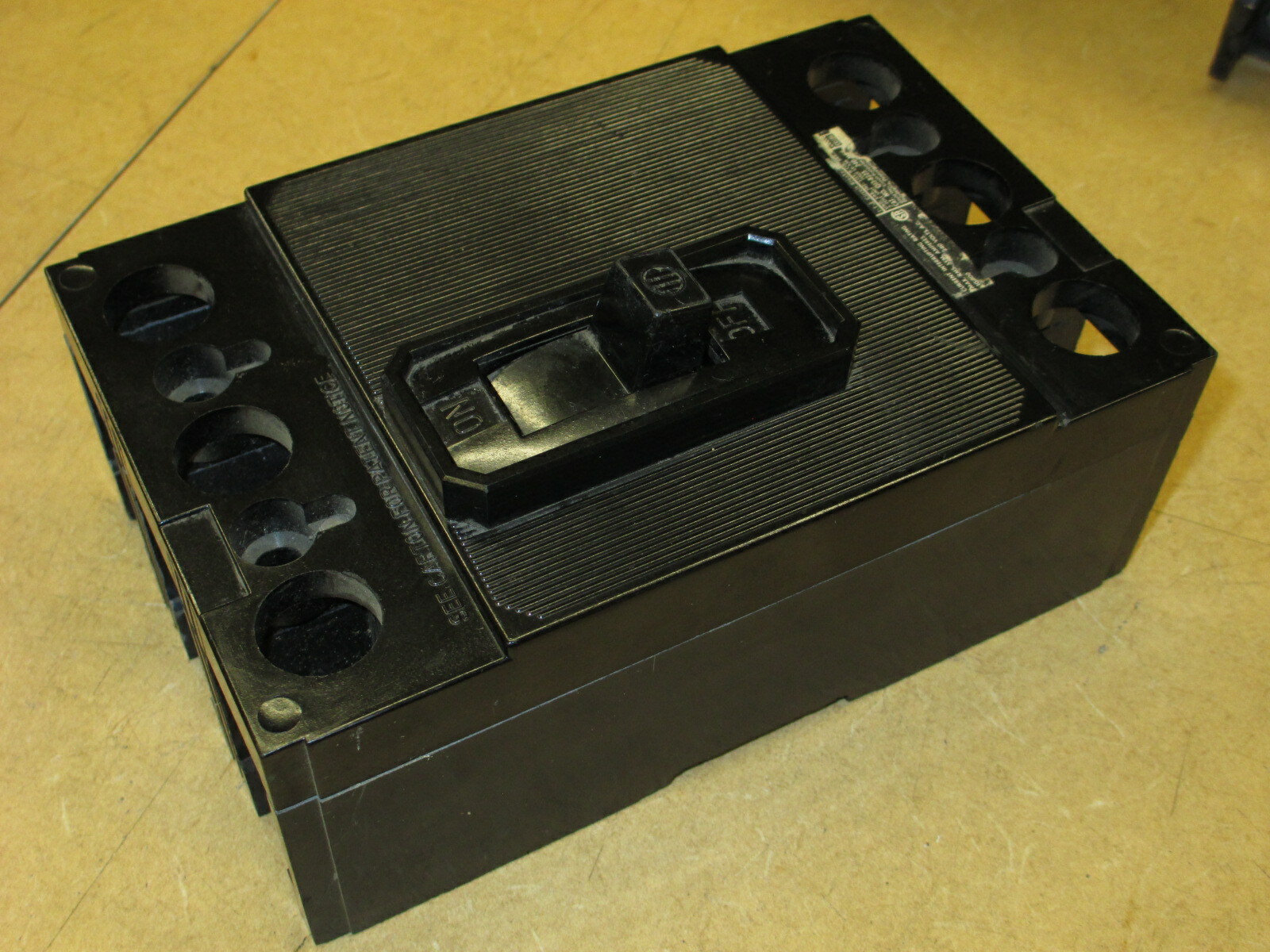 NOS ITE / Siemens QJ3-B225 Circuit Breaker - 3 Pole 225A 240V NEW