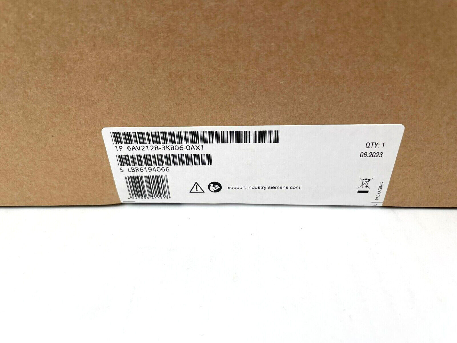 New SIEMENS 6AV2128-3KB06-0AX1 6AV2 128-3KB06-0AX1 Free Shipping