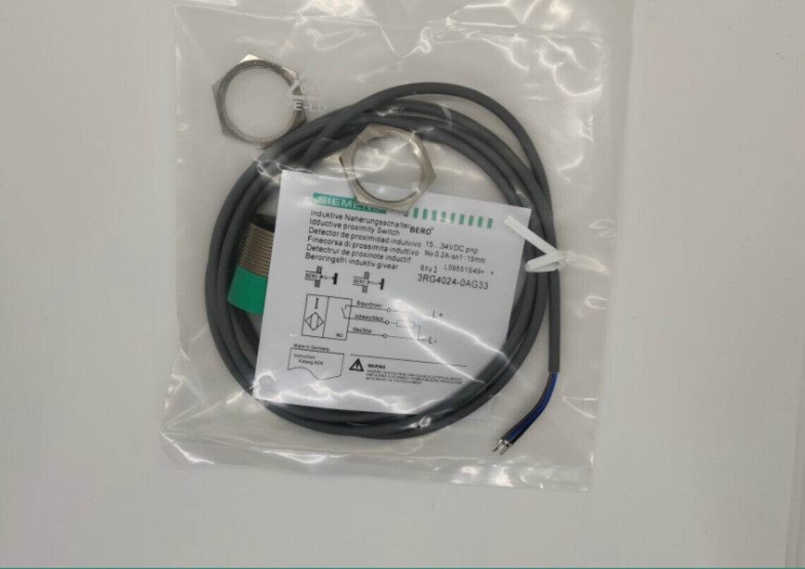 Z 1PCS NEW SIEMENS  3RG4024-0AG33 Proximity switch
