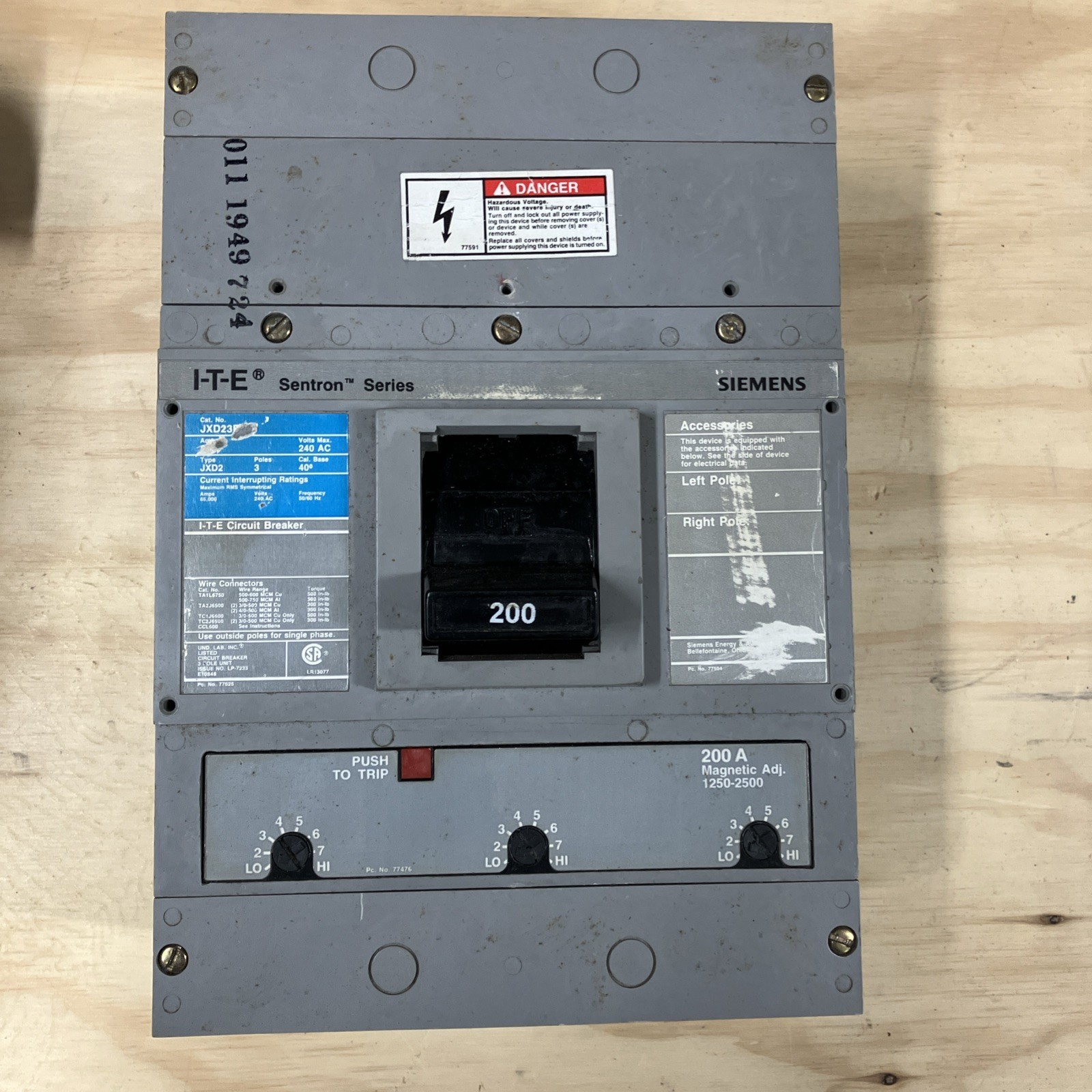 SIEMENS JXD23B200 200A 240V 65kA@240V 3P SENTRON SERIES CIRCUIT BREAKER
