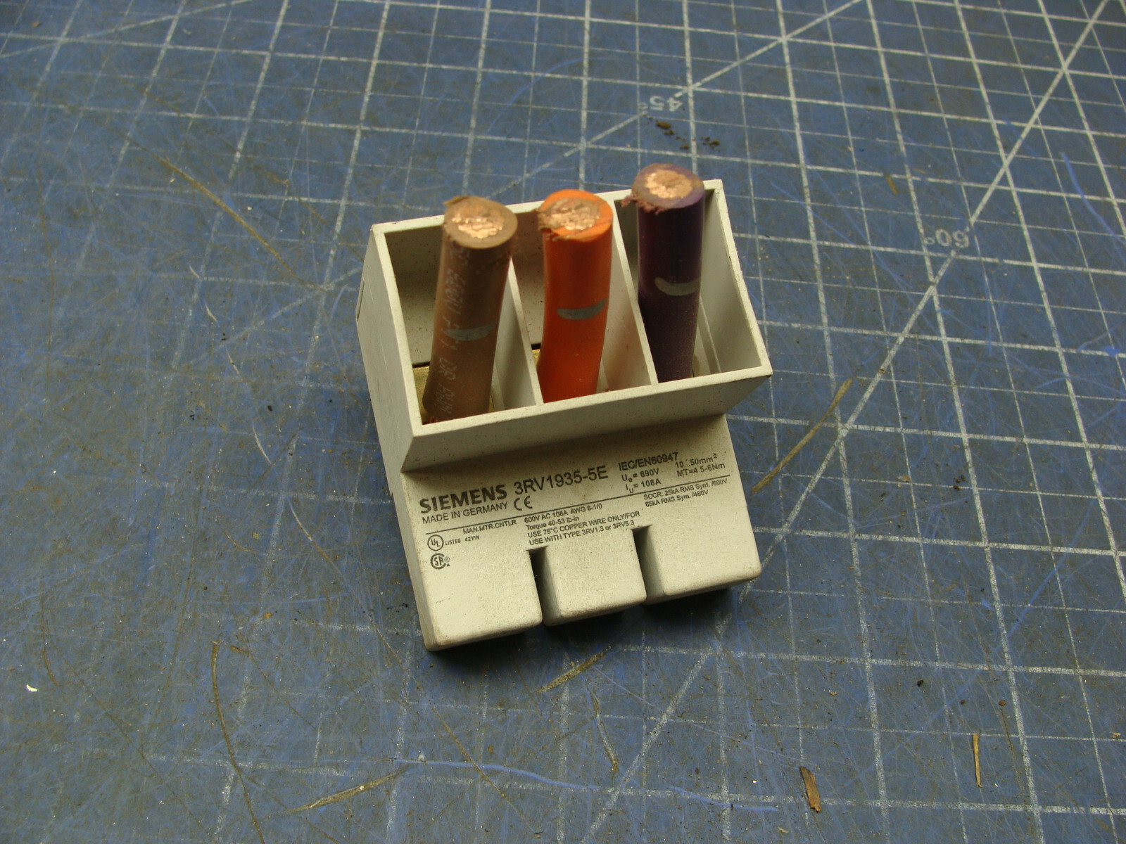 SIEMENS 3RV1935-5E 3 POLE CONNECTOR