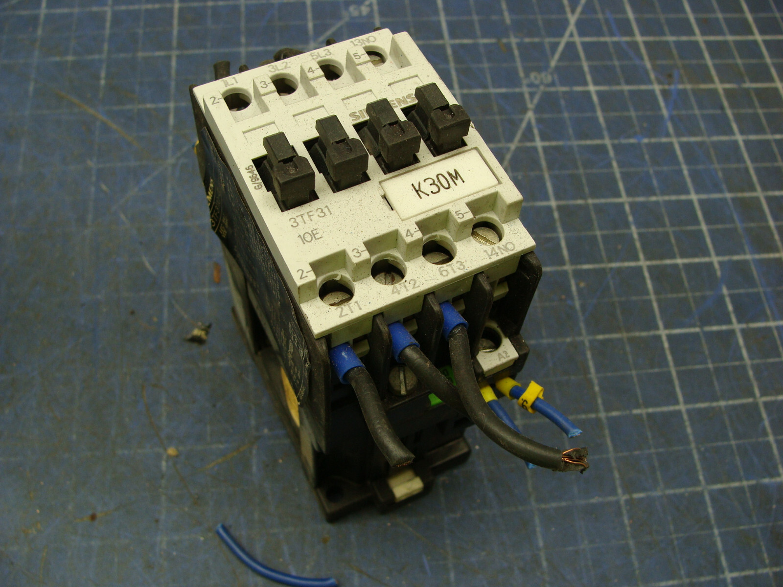 SIEMENS 3TF3110-0B CONTACTOR 230-690 VAC