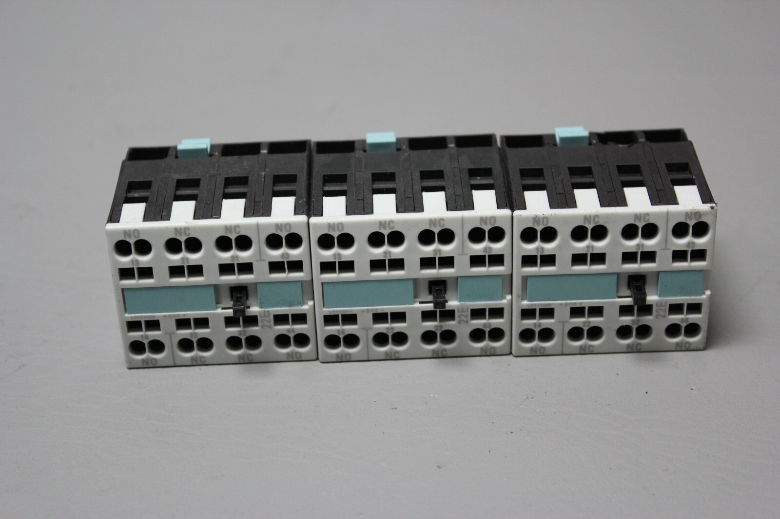 3 UNUSED SIEMENS AUX SWITCHES 3RH1921-2HA22