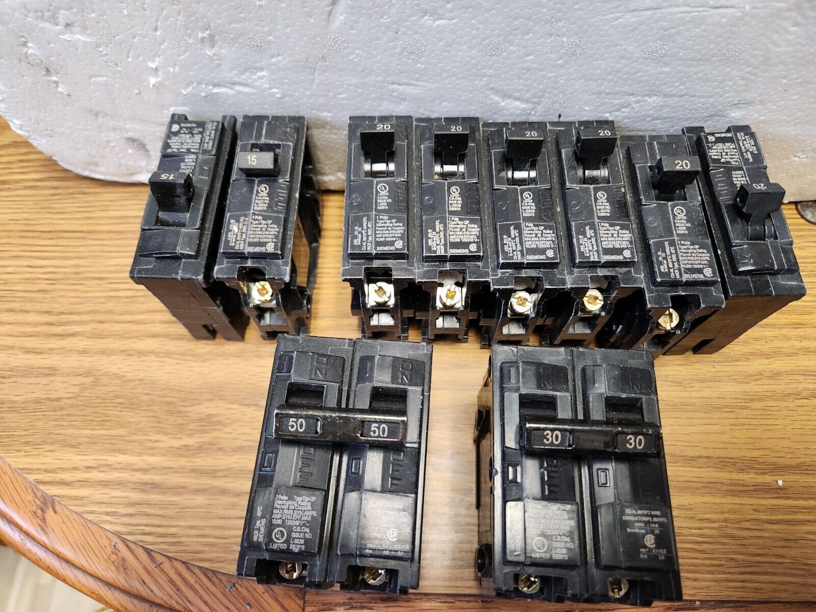 A lot Siemens Bearkers Six 20 amp QP, two 15 amp , one 30 amp 2 pole , one 50