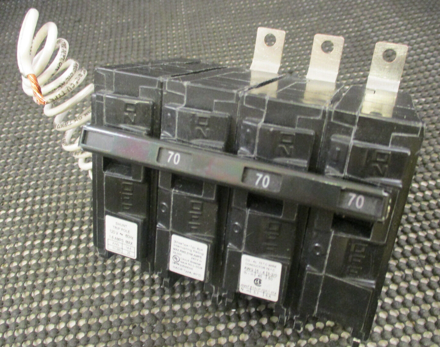 SIEMENS B370H00S01 3-P 240V 70A 120V SHUNT-TRIP CIRCUIT BREAKER *SAMEDAY SHIP*