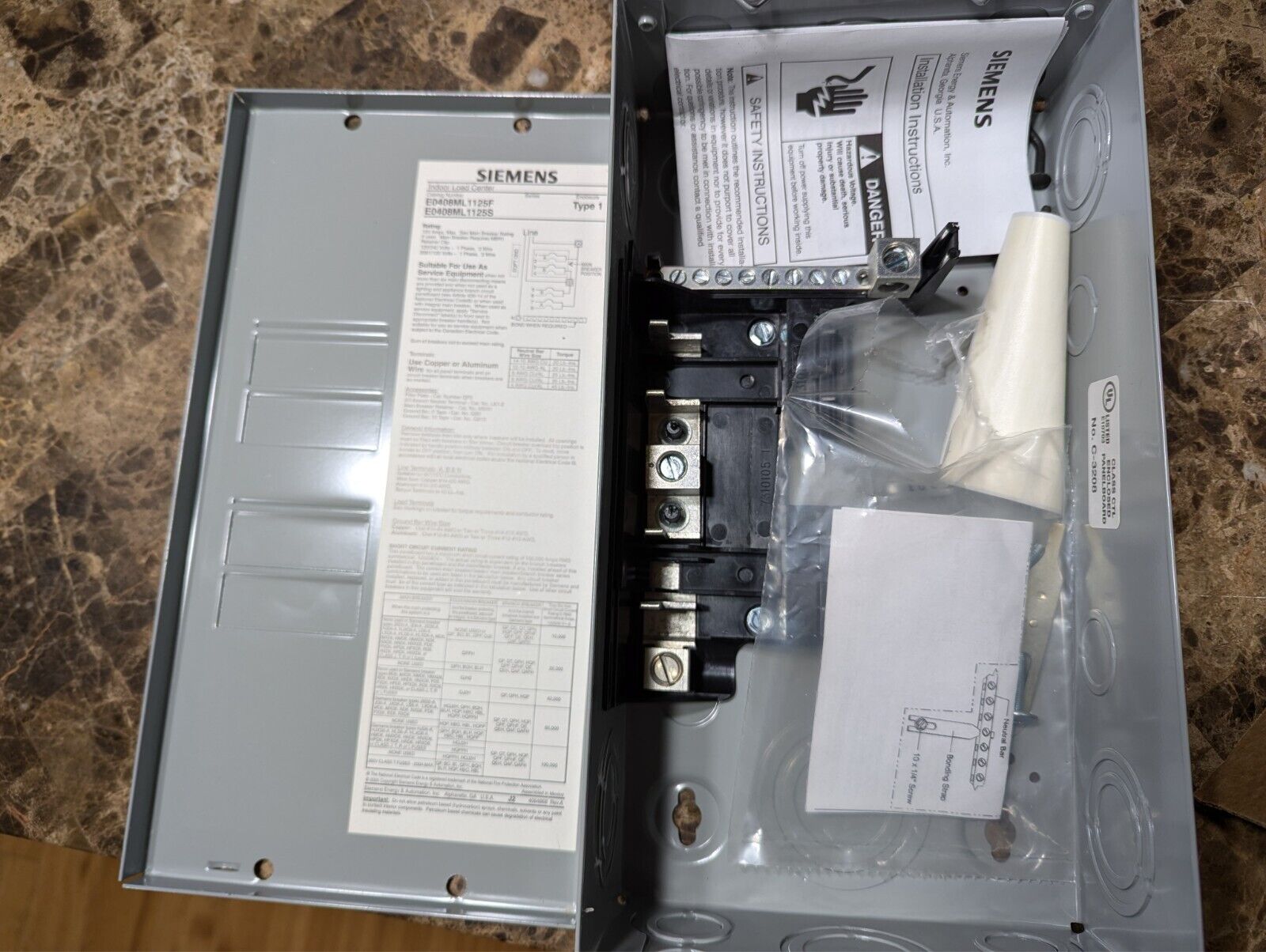 Siemens EQ 125 Amp 4-Space 8-Circuit Main Lug Surface Mount Indoor Load Center