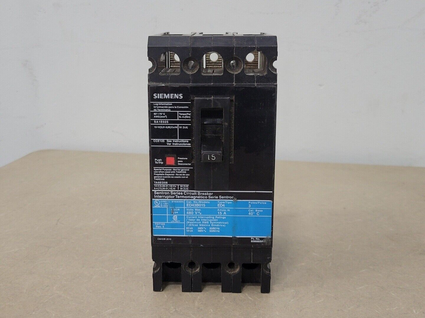 SIEMENS 15 Amp, 3 Pole, 480 Volts Circuit Breaker ED43B015