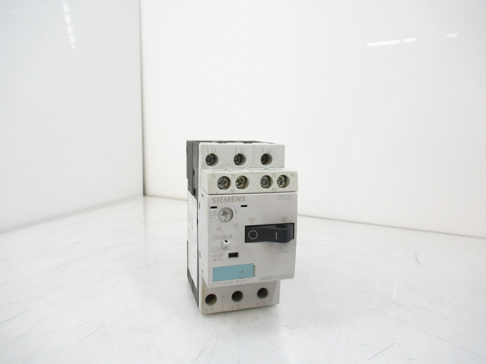Siemens 3RV1011-1DA10 Circuit Breaker, 690V AC