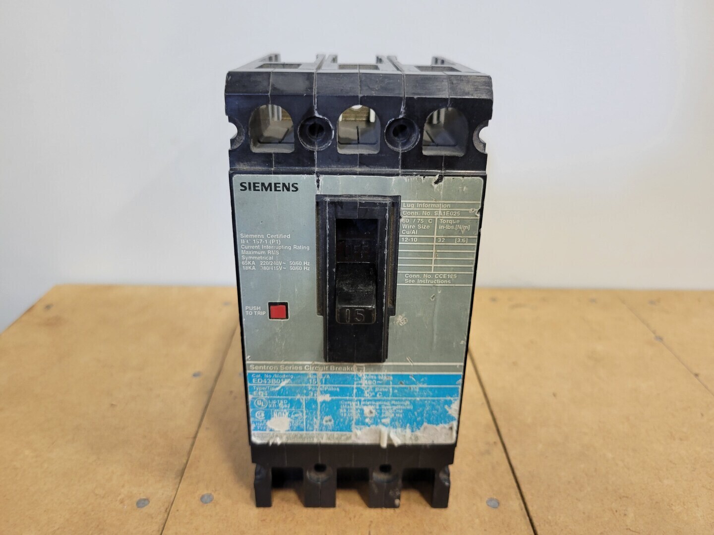SIEMENS 15 Amp 3 Pole Circuit Breaker ED43B015