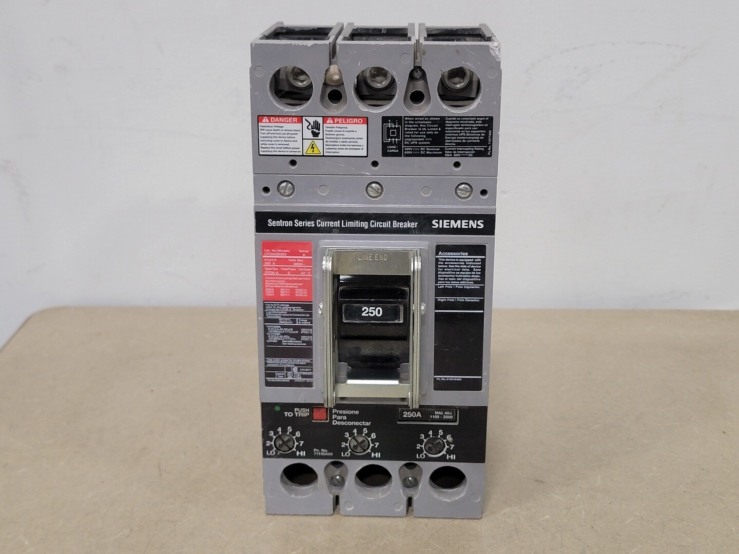 SIEMENS 250 Amp, 3 Pole, 600 volts Circuit Breaker CFD63B250 w/ Trip
