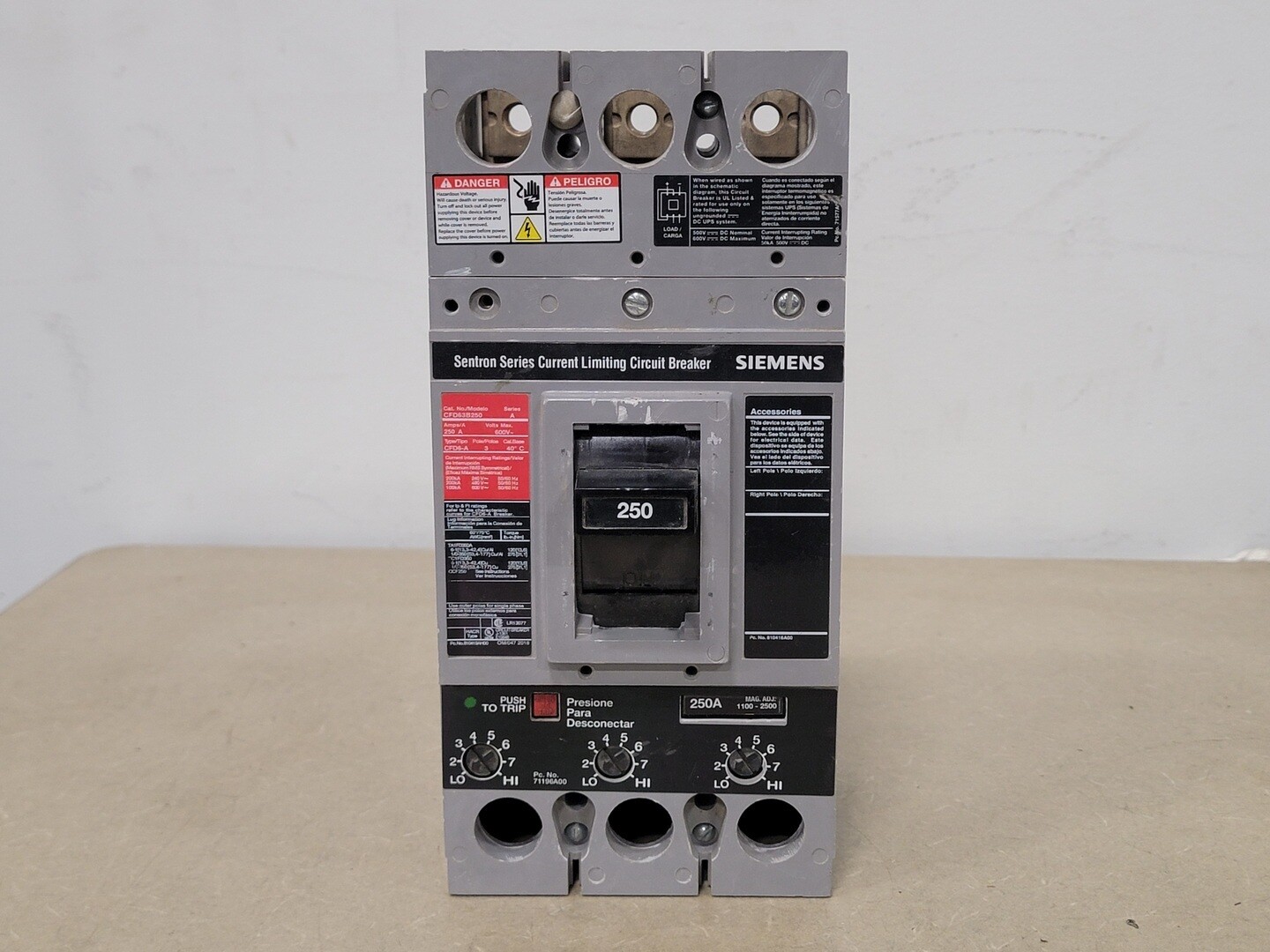 SIEMENS 250 Amp, 3 Pole, 600 volts Circuit Breaker CFD63B250 w/ Trip