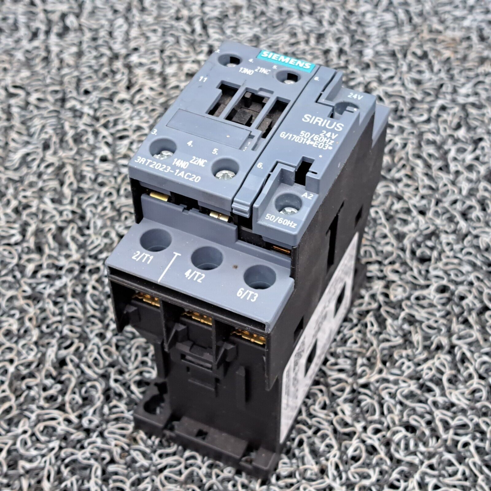 Siemens 3RT2023-1AC20 3 Pole Contactor - 12 AMP - 1 N.O. / 1 N.C.