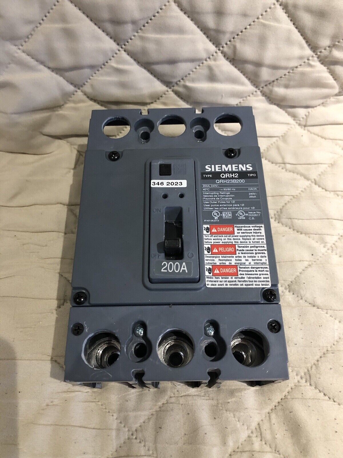SIEMENS 200 AMP 240 V 3 POLE CIRCUIT BREAKER TYPE QRH2  QRH23B200 MISSING LUGS