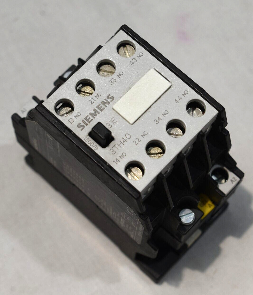 Siemens 3TH4031-0A Contactor Relay 120V Coil