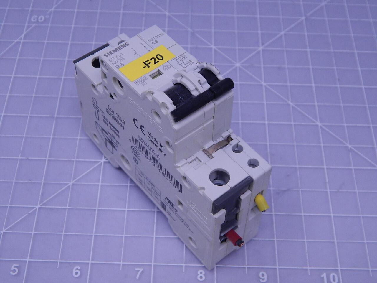 SIEMENS 5SY4106-6 CIRCUIT BREAKER SUPPLEMENTARY PROTECTOR 1 POLE 6 A 400 V DIN R