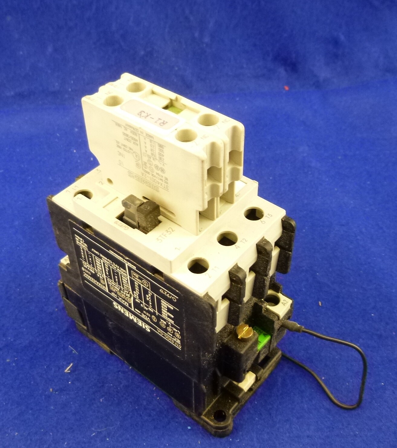 Siemens Relay 3TF3200-0A With Auxiliary Switch 3TX4001-2A / 220V (Incl. VAT)