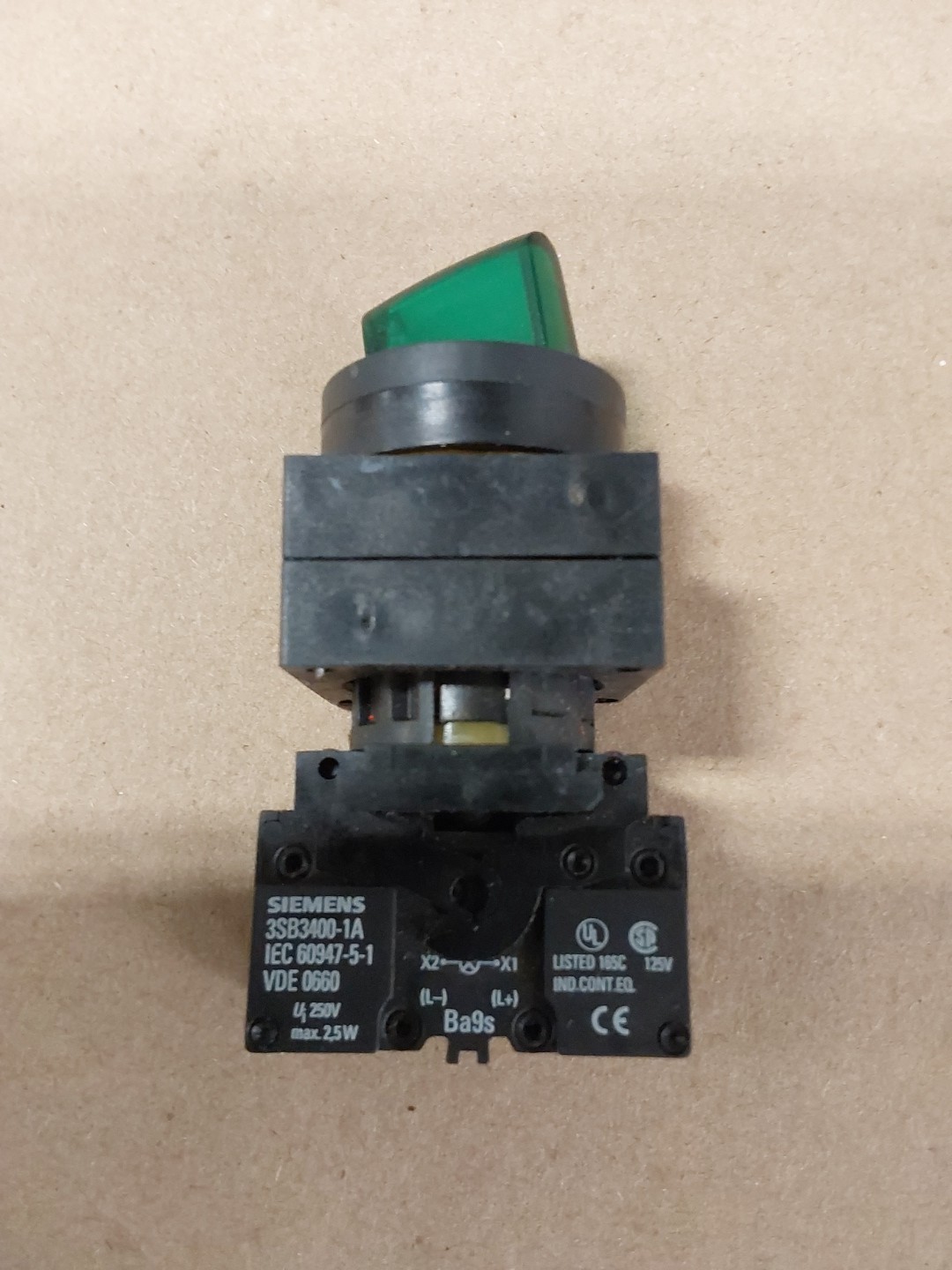 Siemens 3SB3400-1A Green Selector Switch NEW 