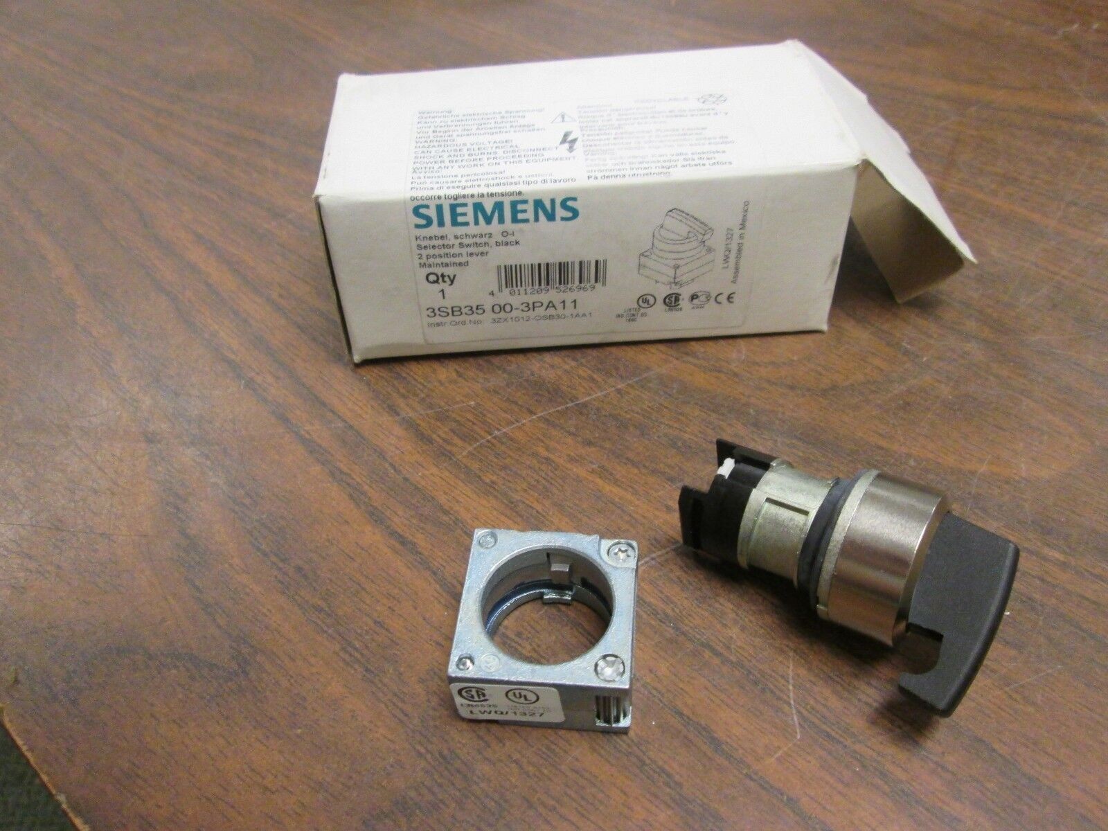 Siemens Selector Switch 3SB35 00-3PA11 2-Position New Surplus
