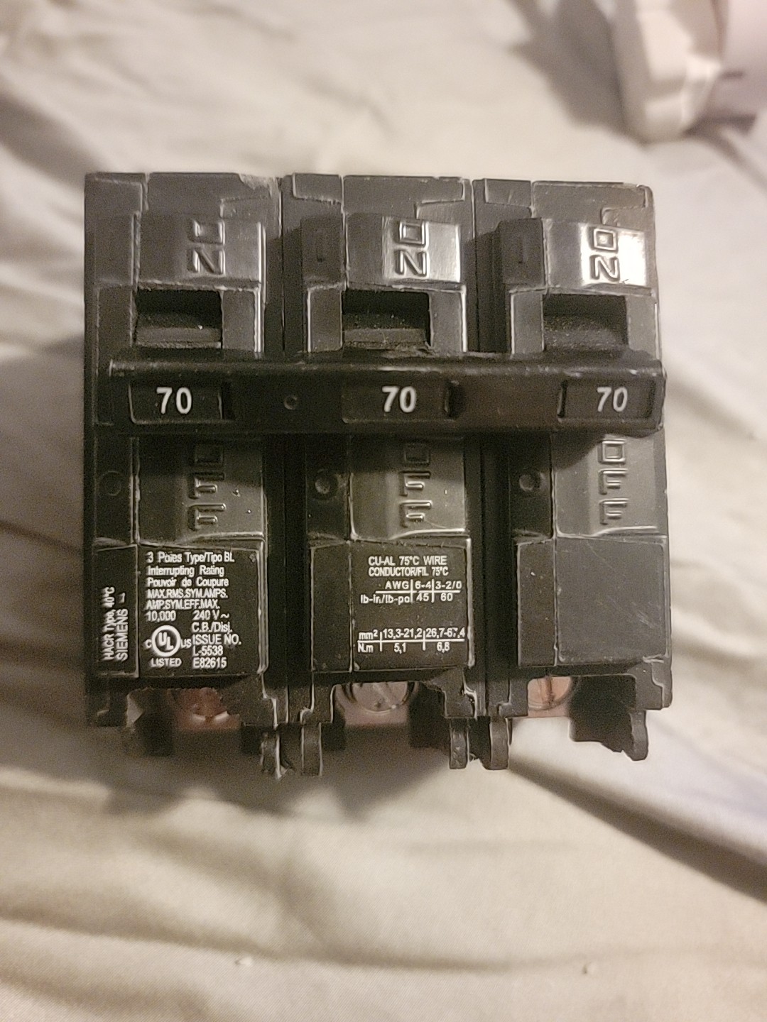 B370 - SIEMENS 70A AMP 3P POLE 10kA@240V BOLT ON CIRCUIT BREAKER - U FLAW