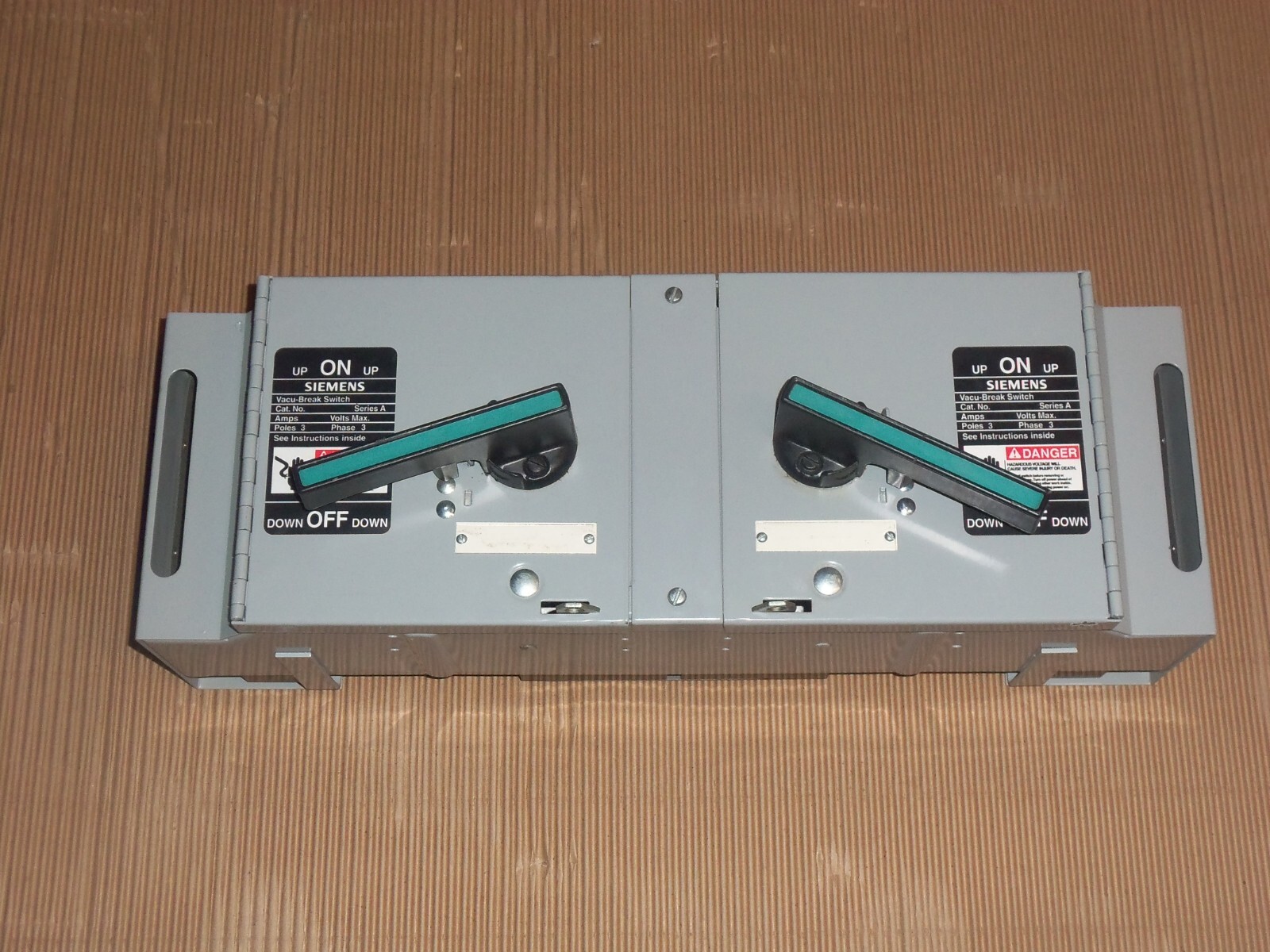 ITE SIEMENS V7E V7E3633R 100 AMP 600V TWIN FUSIBLE PANELBOARD SWITCH SER A