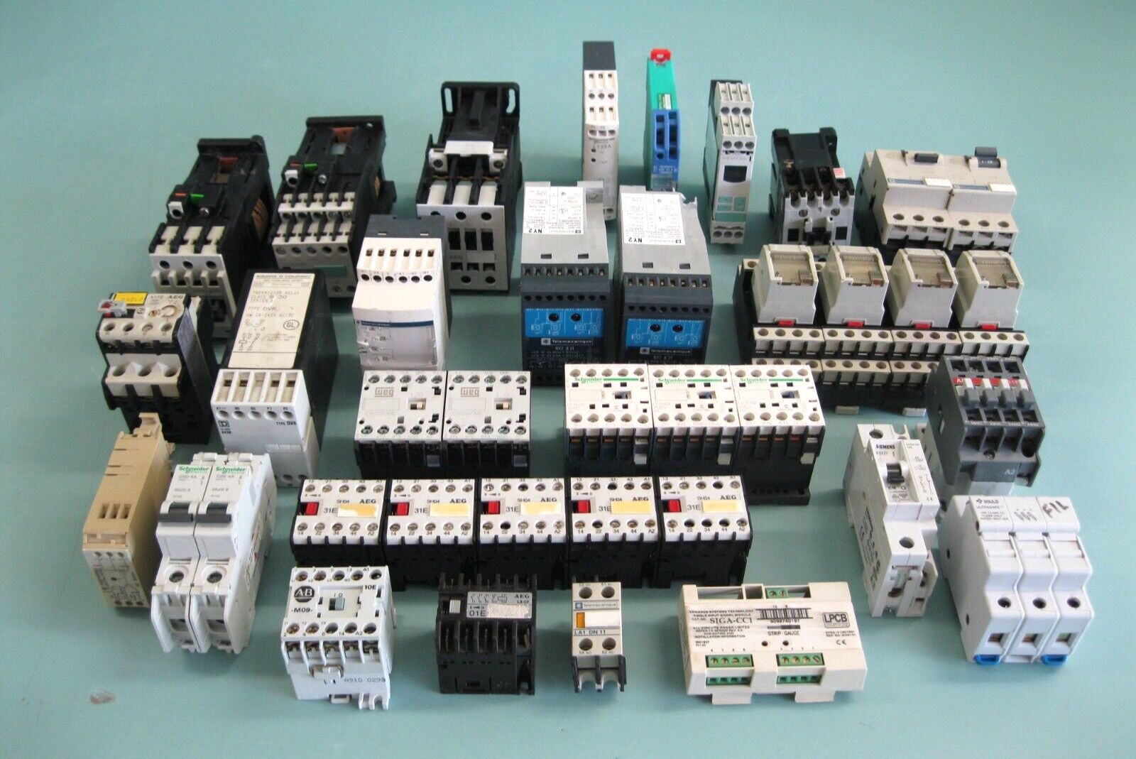Giant Lot Mixed Industrial Contactors Relays AEG Siemens Telemecanique More B15