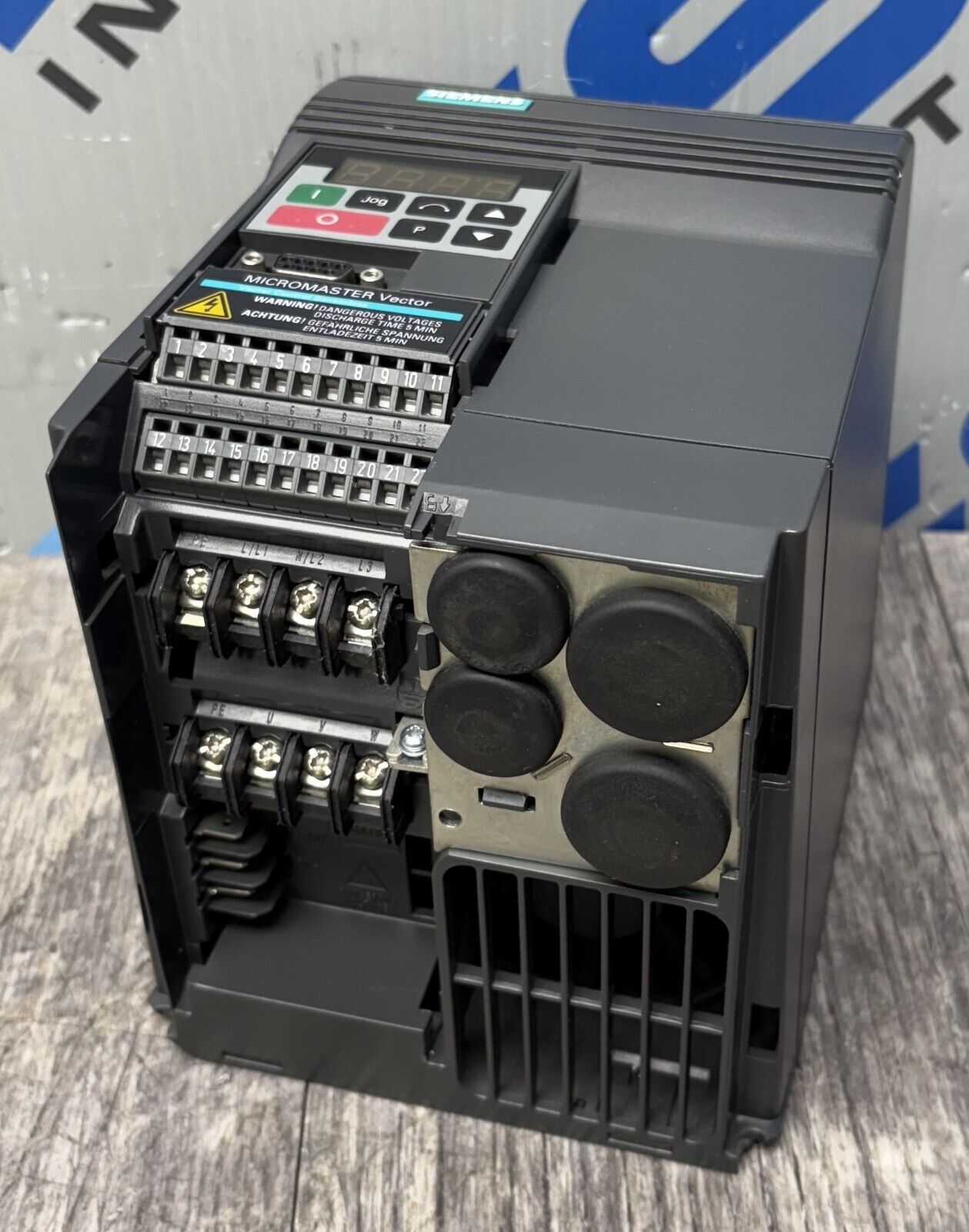SIEMENS 6SE3215-2BB40 1.5HP/1100W MICROMASTER VECTOR DRIVE
