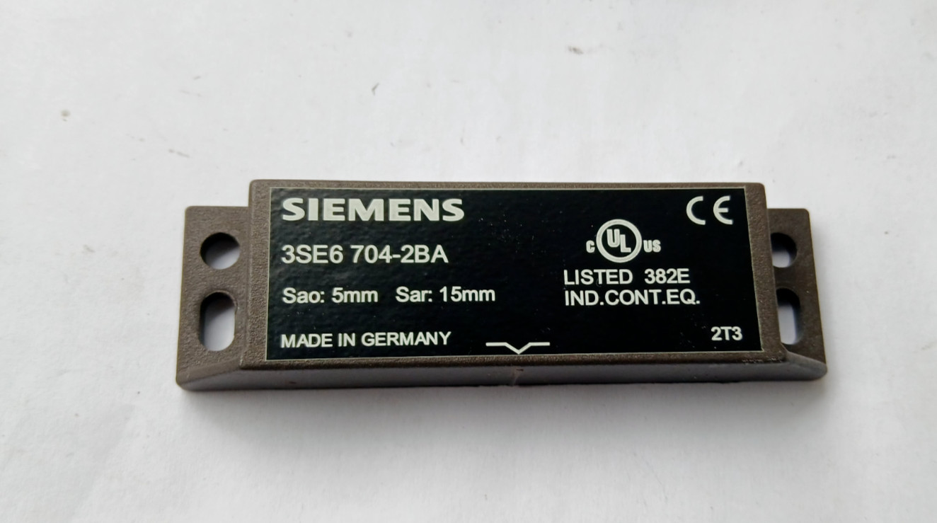 SIEMENS 3SE6704-2BA MAGNETIC SWITCH  (BR4B.6B14)