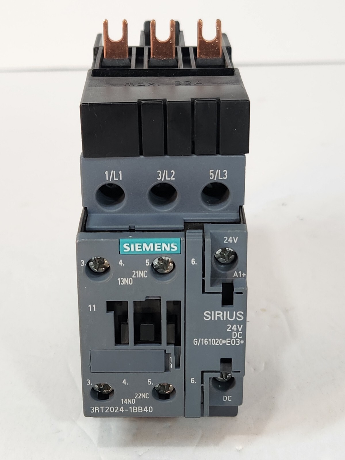 NEW Siemens 3RT2024-1BB40 Contactor IEC Magnetic 24 VDC 3 Pole 12 A 1NO 1NC