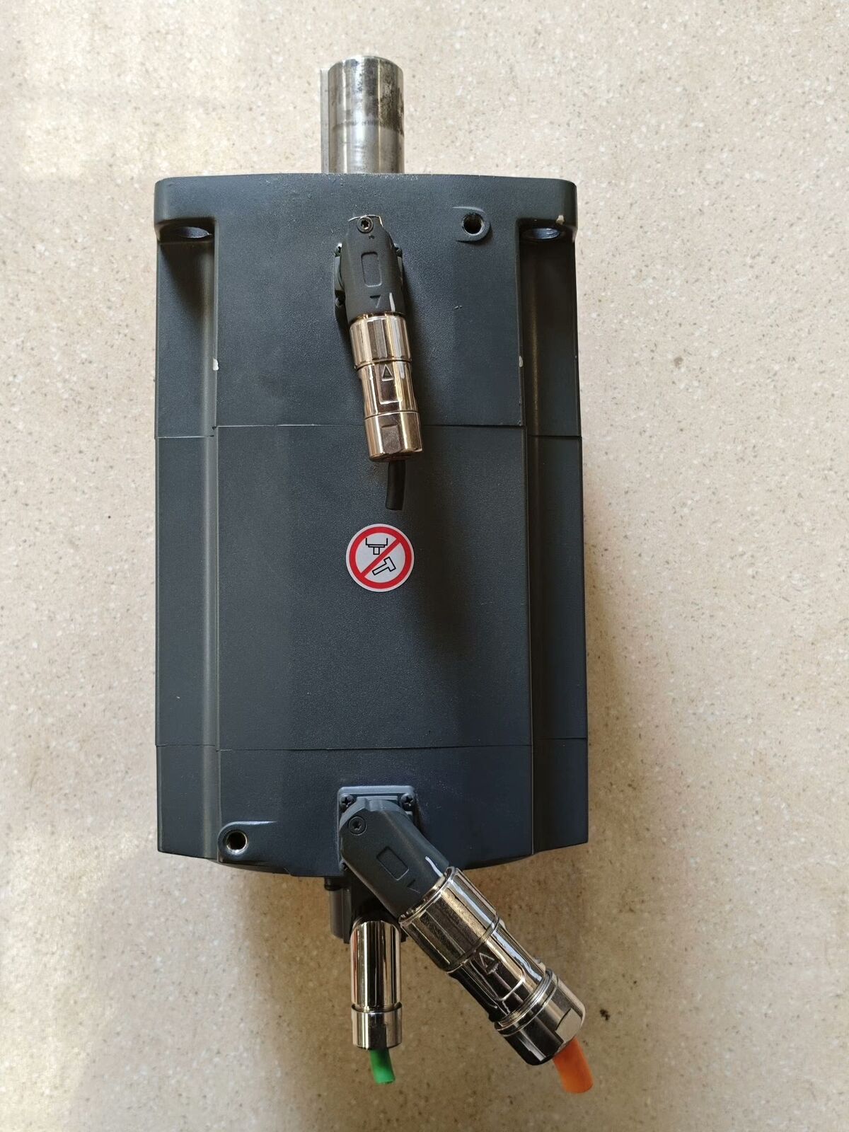 One Siemens  1FL6094-1AC61-2LB1