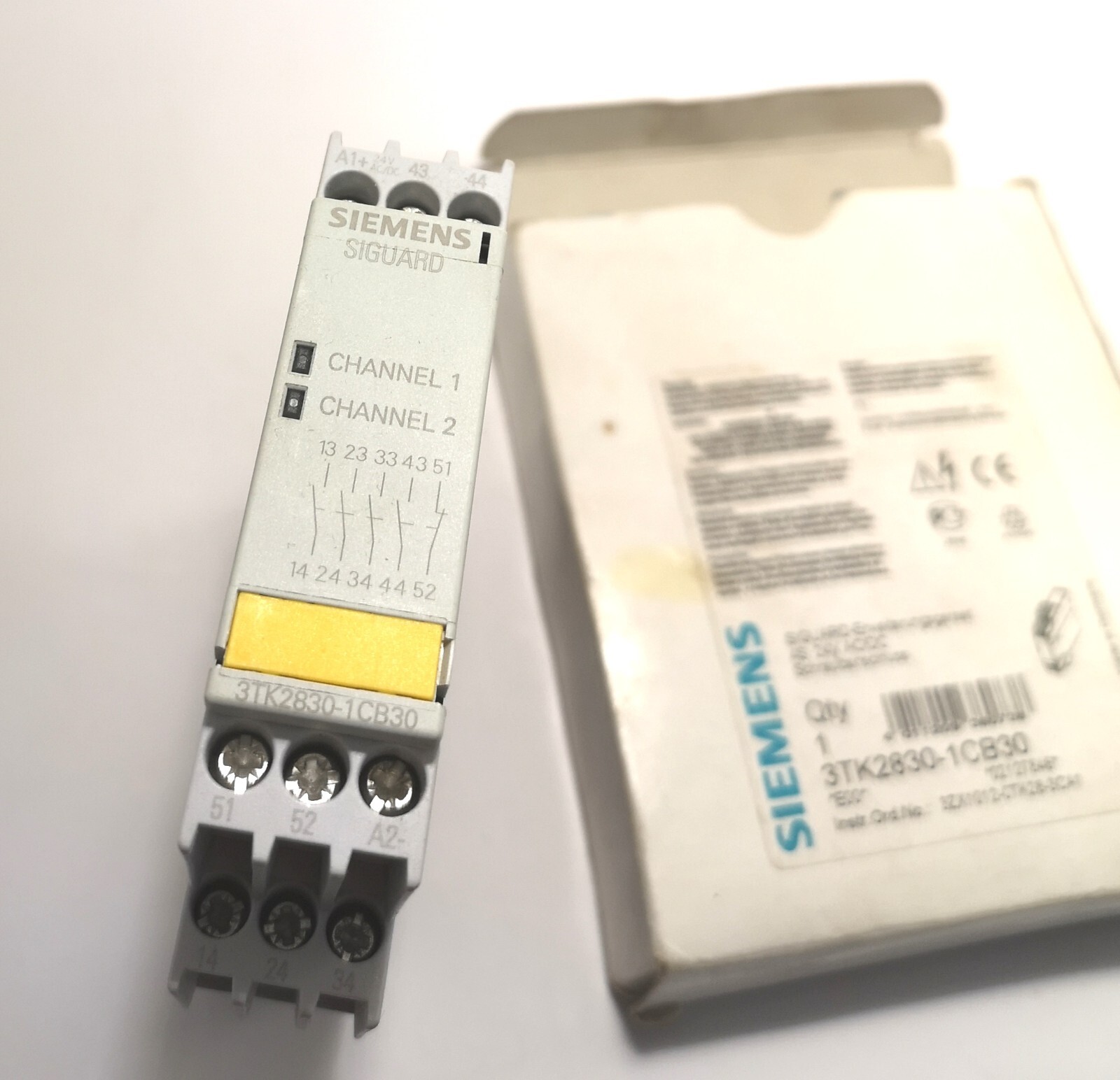 SIEMENS 3TK2830-1CB30 safety relay extension module
