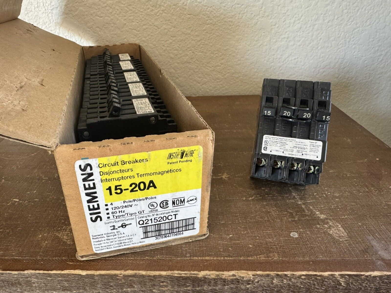 Siemens Q21520CT 4 Pole Circuit Breaker 15A and 20A 120V / 240V AC -New Box of 6