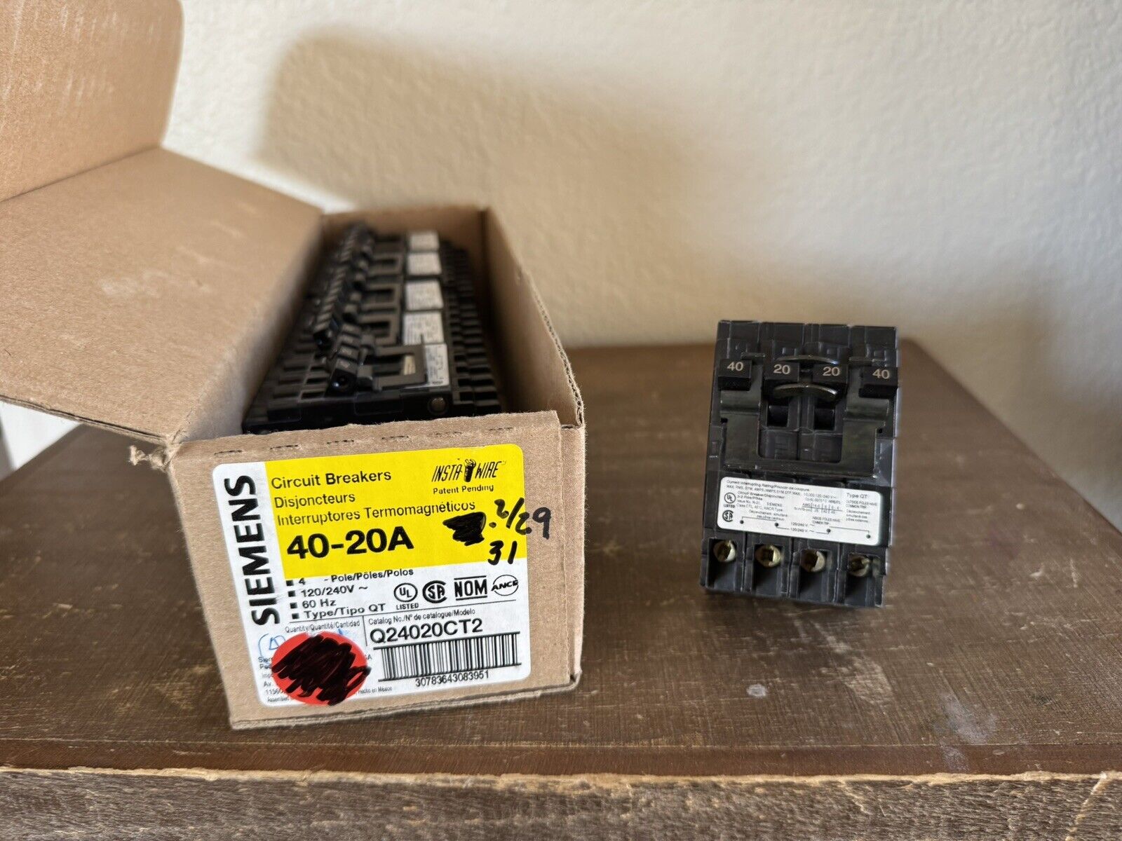 Siemens Q24020CT2 40-20A 4 Pole Type QT Circuit Breaker -New box of 6-