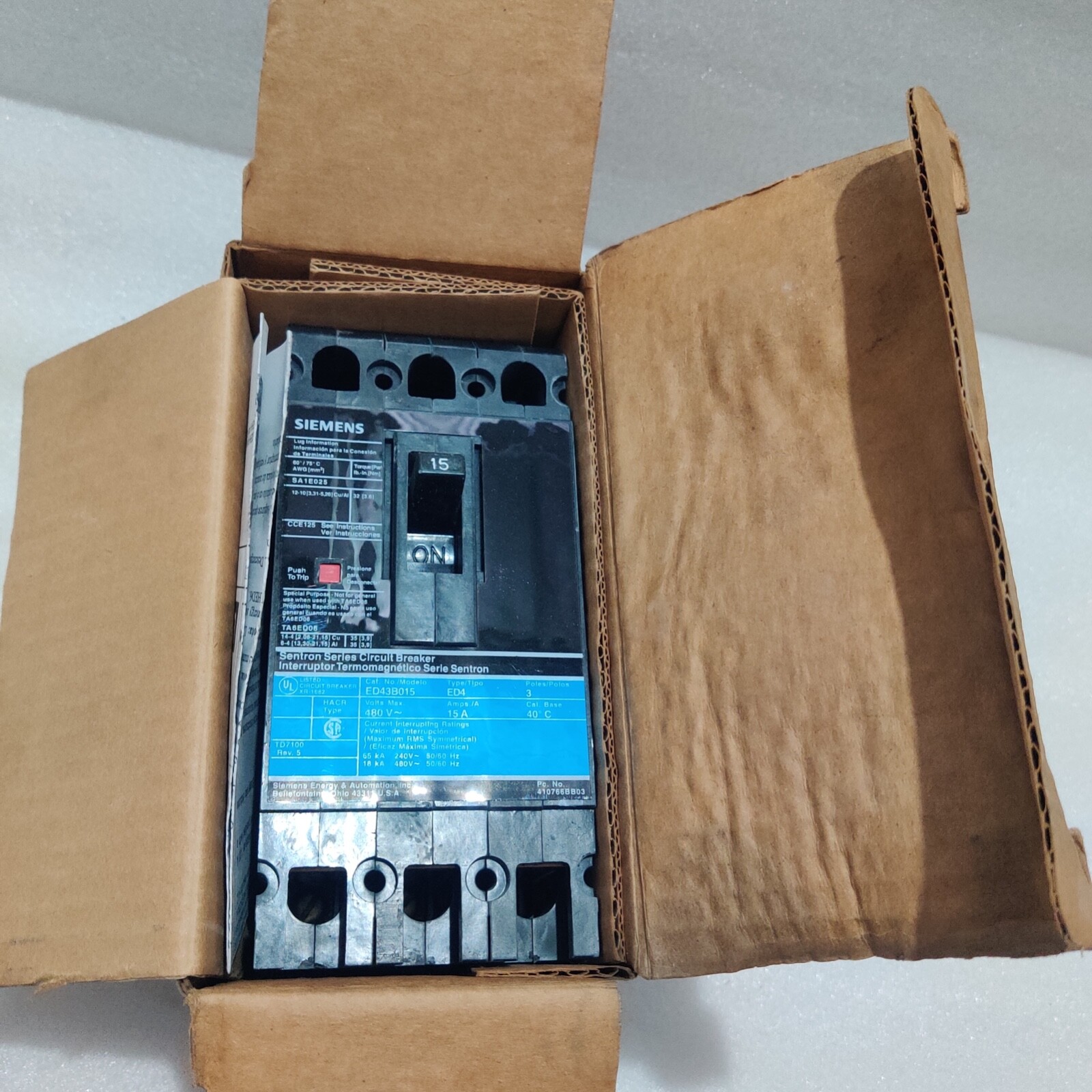 SIEMENS  CAT ED43B015L 15 AMPS 3 POLES MOLDED CASE CIRCUT BREAKER SWITCH