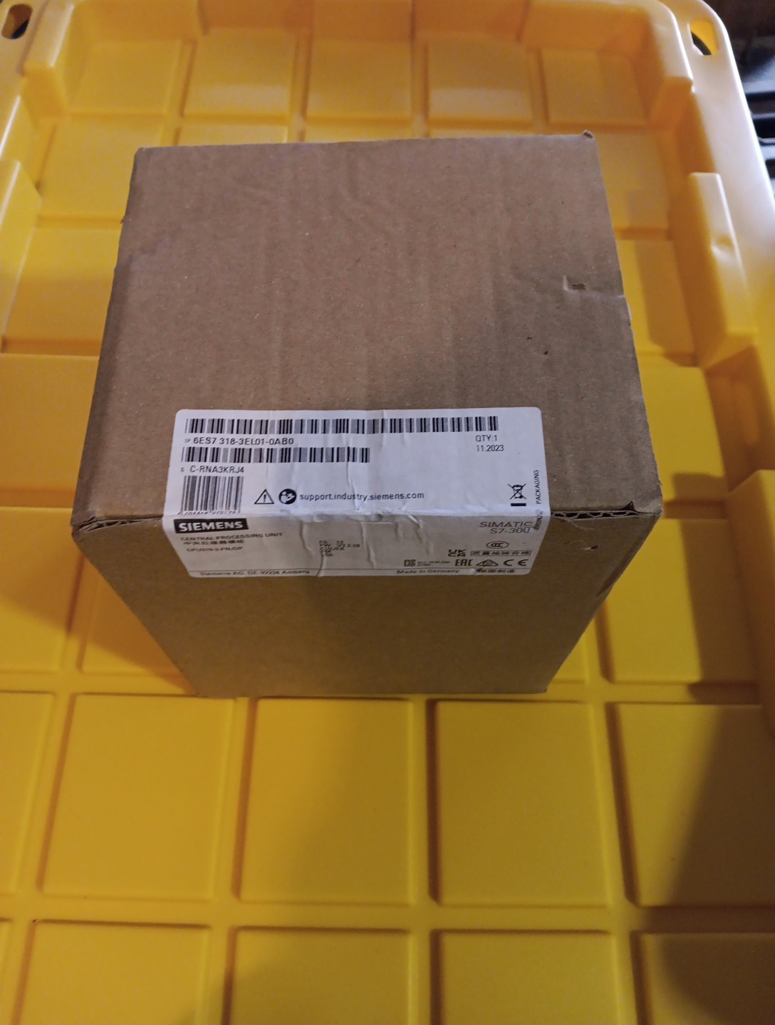 New Siemens Genuine 6ES7 318-3EL01-0AB0 Central Processing Unit.Sealed. 11/2023