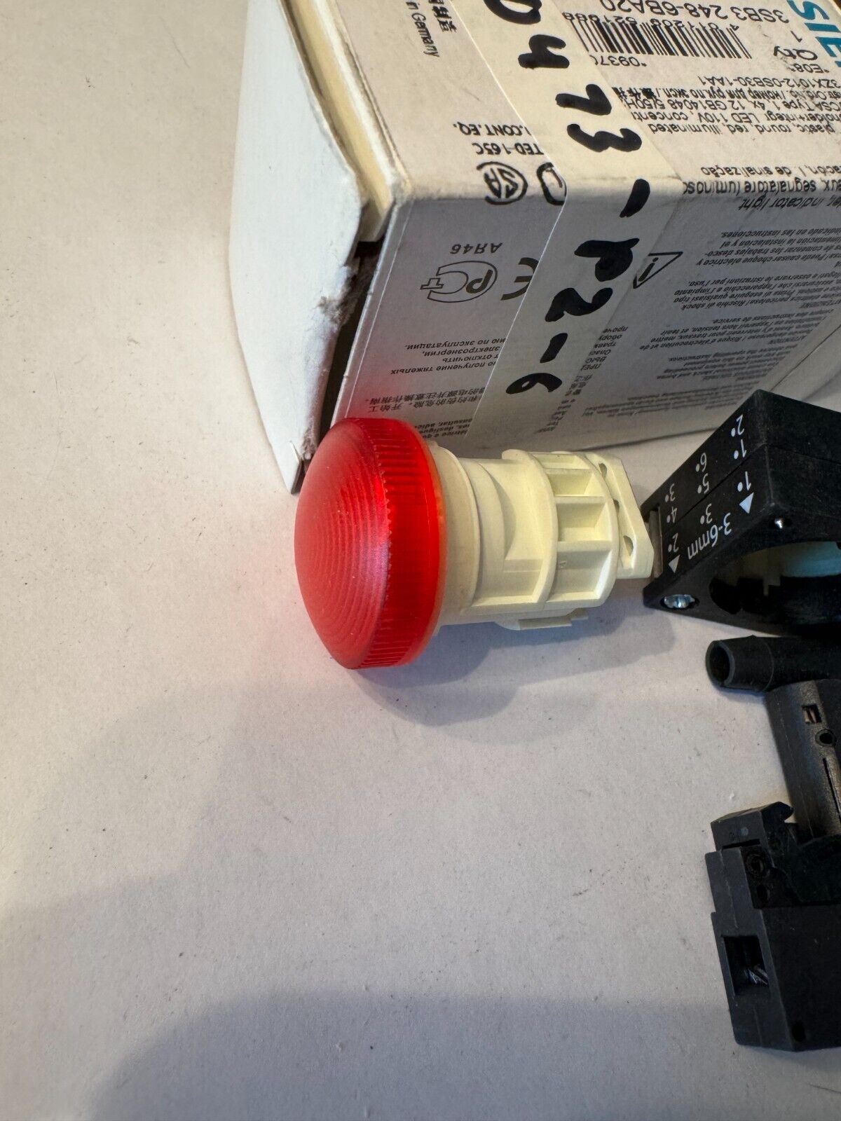SIEMENS 3SB3 248-6BA20 RED ILLUMINATED INDICATOR LIGHT
