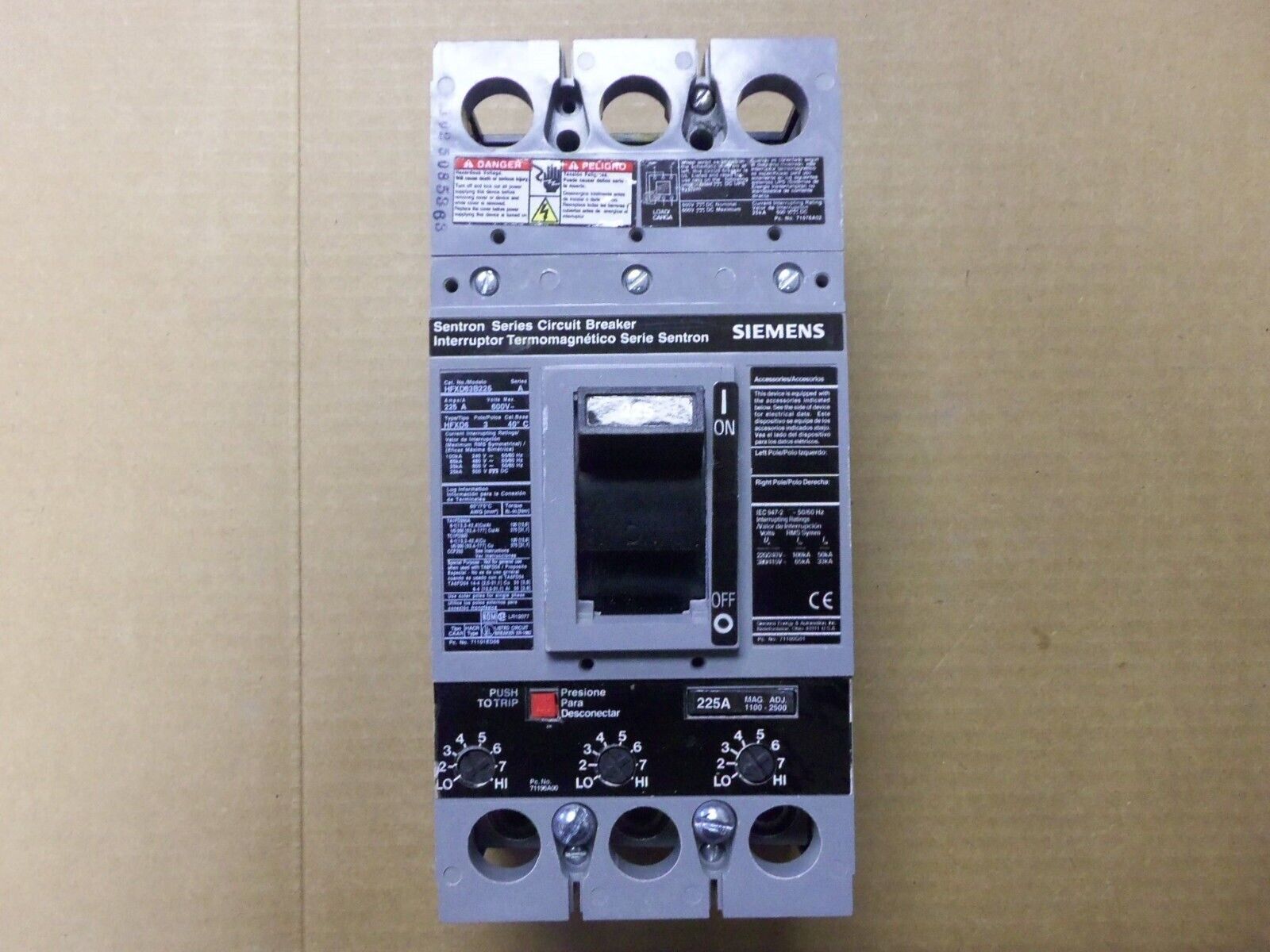 Siemens HFXD FXD HFXD63B225 3 Pole 225 Amp 600V Circuit Breaker FLAWED # 23