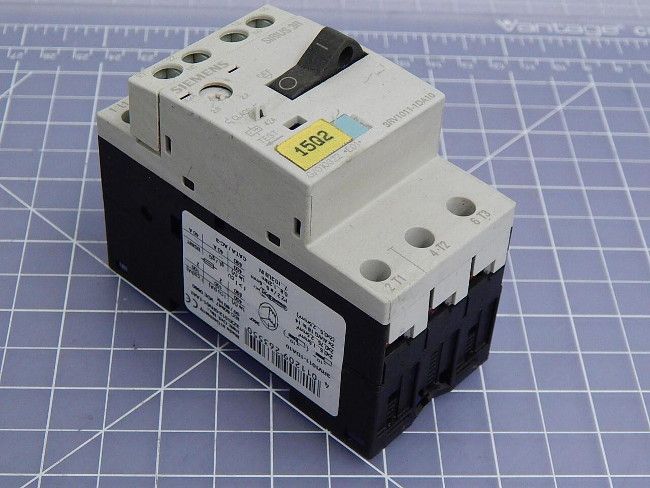 LOT OF 2 SIEMENS 3RV1011-1DA10 MOTOR STARTERS T100401