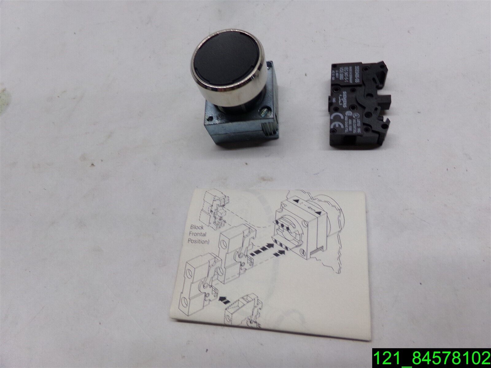 Siemens 3SB36 02-0AA11 Pushbutton - NEW