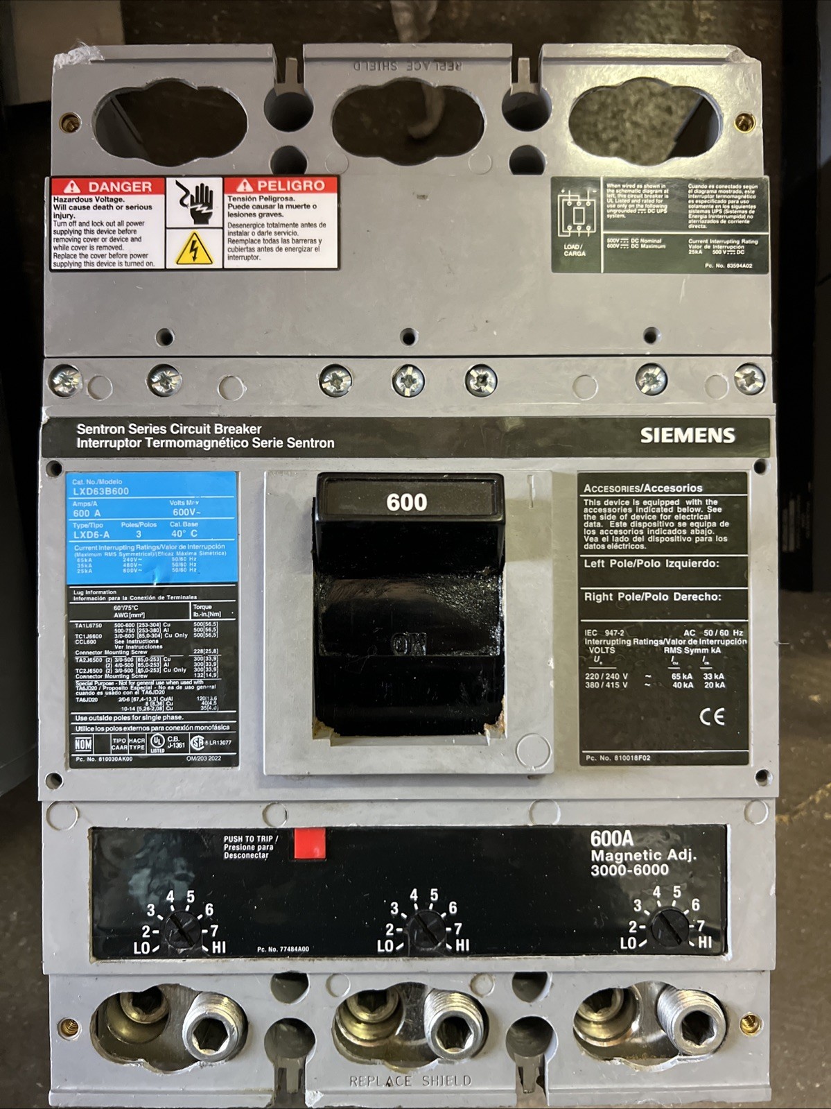 SIEMENS SENTRON SERIES CIRCUIT BREAKER 600 AMP 600 VAC 3 POLE LXD63B600