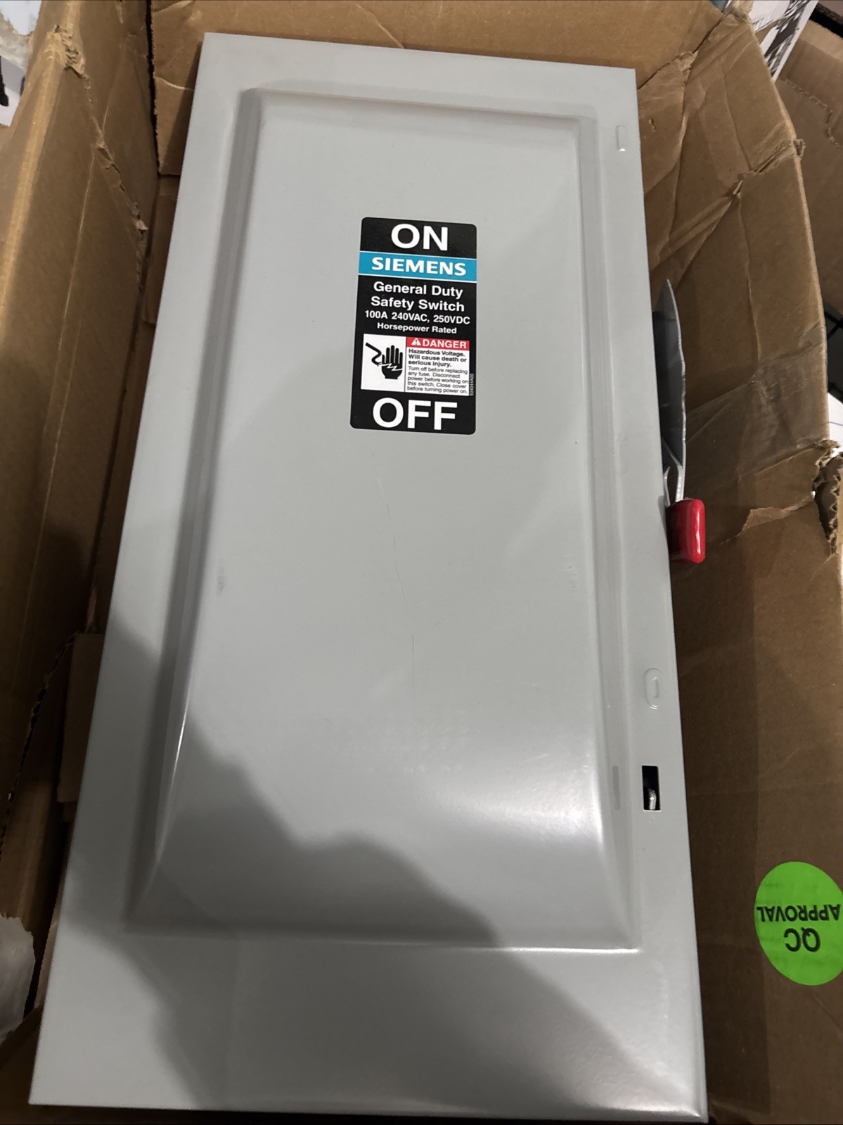 SIEMENS GNF323 3P 100A 240V-250VDC NEMA TYPE 1 NON-FUSIBLE
