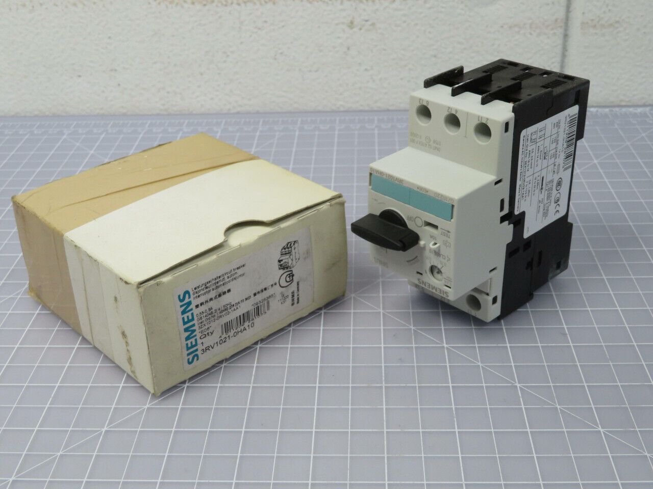 SIEMENS 3RV1021-0HA10 POWER SWITCH CIRCUIT BREAKER T185784