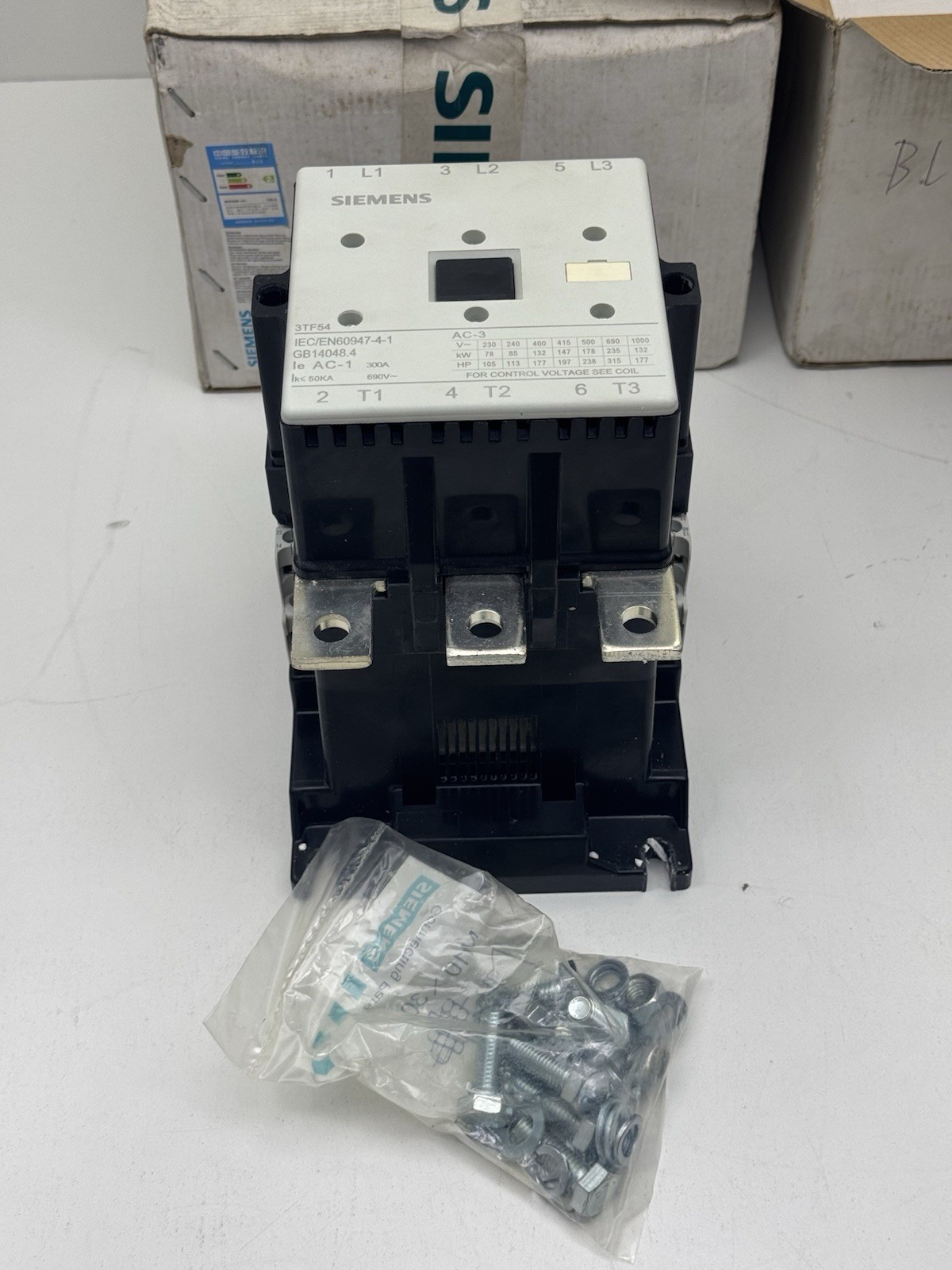 SIEMENS 3TF5422-0XF0 CONTACTOR MOTOR CONTROL 132KW 400V