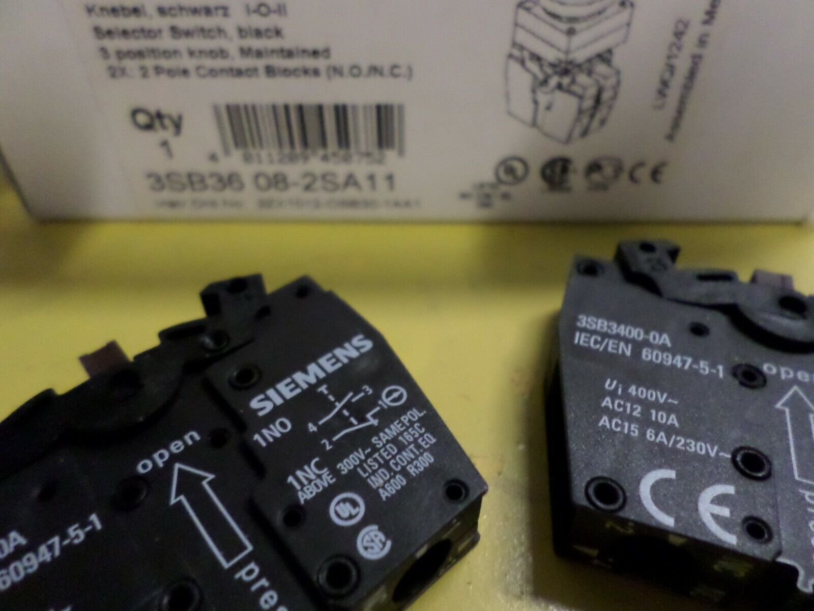 SIEMENS 3SB36 08-2SA11 SELECTOR SWITCH