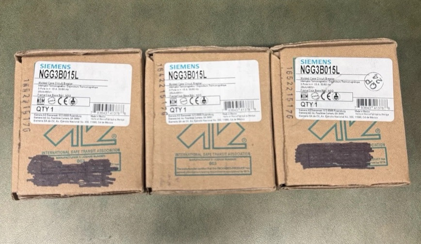 SIEMENS NGG3B015L  3 pole 15 Amp Circuit Breaker  (NEW IN BOX)