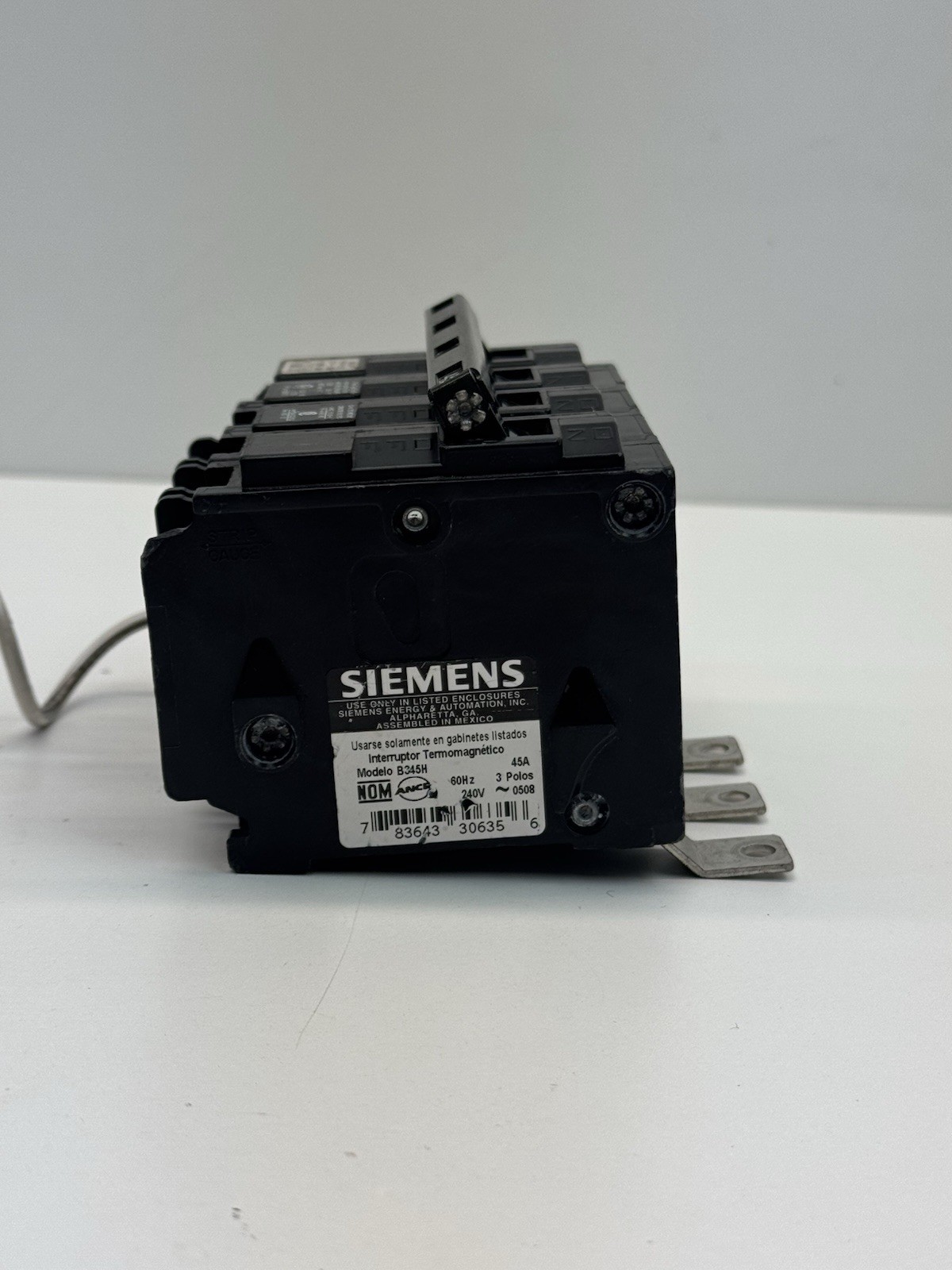 B34500S01 - Siemens Bolt-on 240VACV 45A 3 pole circuit breaker     10B