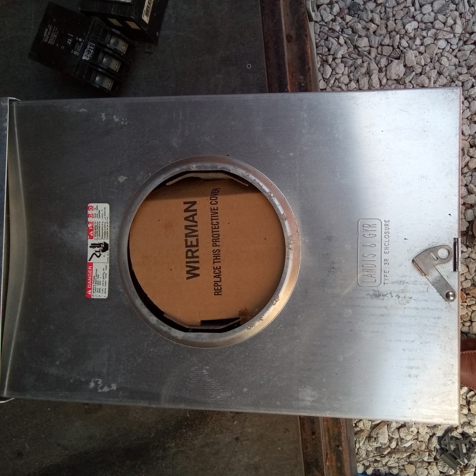 Siemens 41407-025F Meter socket 200a Siemens 3 phase, 3R, 7 jaw 2" hub