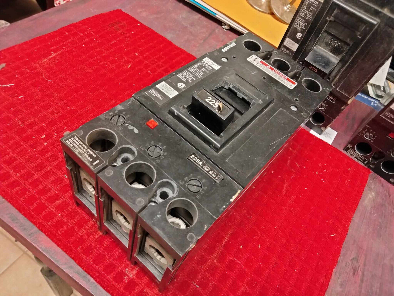 ITE Gould FJ63B225 Circuit Breaker 225-Amp Type FJ6 3-Pole 600VAC 480V Siemens