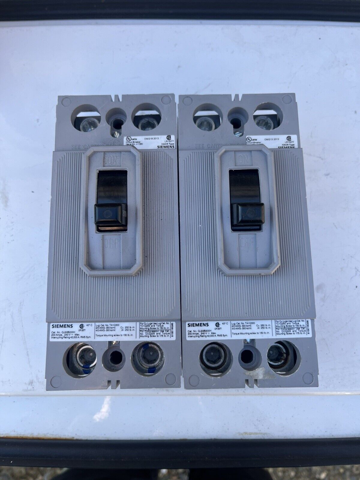 QJ22B200H SIEMENS 2 POLE 200AMP 240V 42KA CIRCUIT BREAKER No Box