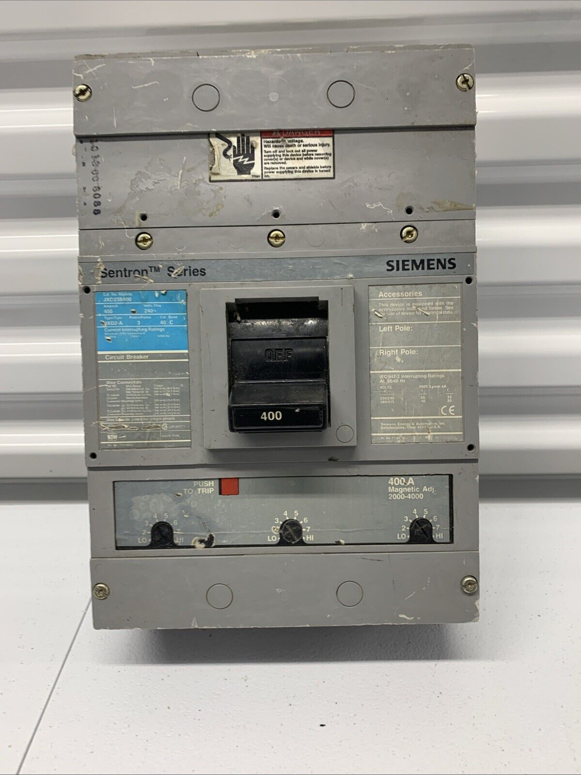 Siemens ITE JXD23B400 3 Pole 3-Phase 400 Amp 240 VAC Circuit Breaker