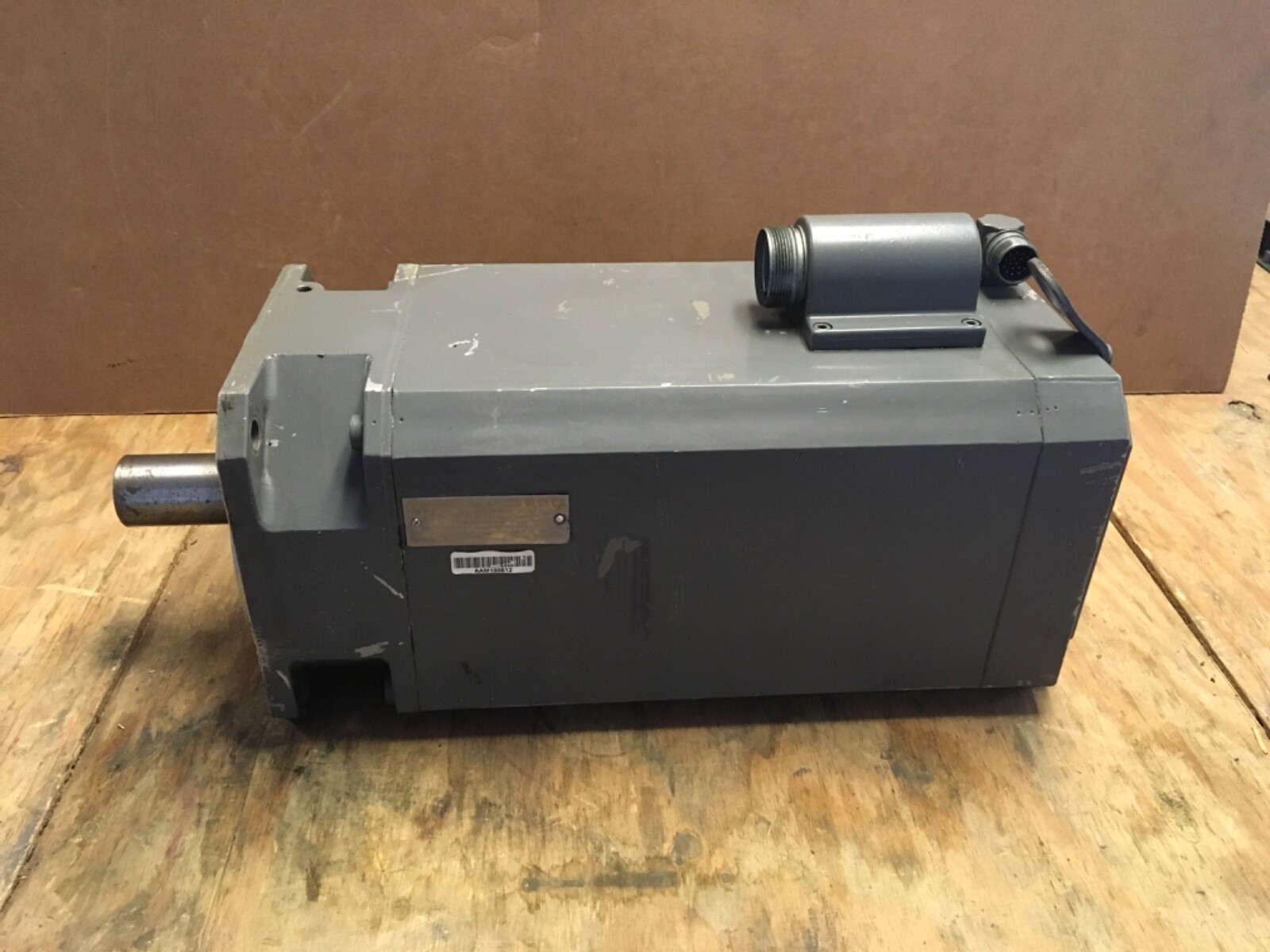 SIEMENS 1FT6105-1AC71-4AH1 I 3~ BRUSHLESS SERVOMOTOR (KB)